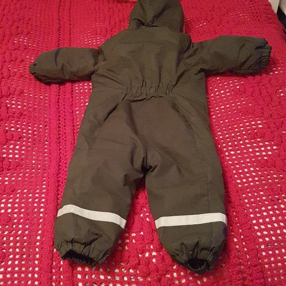 Snowsuit - Picture 2 of 8